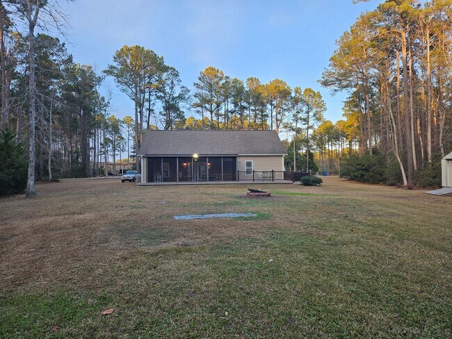 Building Photo - 3 Bedroom 2 Bath unfurnished home located in Sneads Ferry