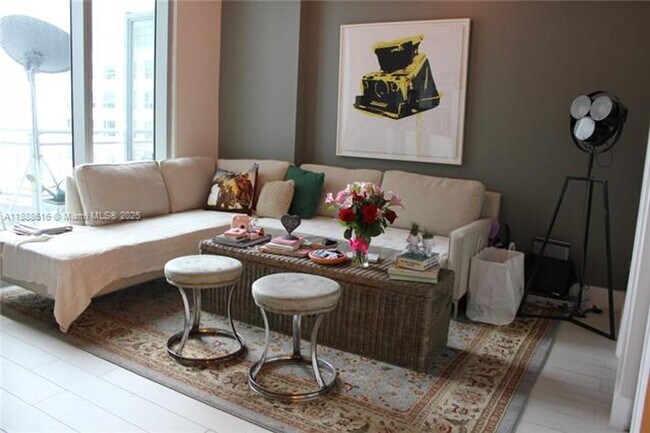 Building Photo - 690 SW 1st Ct