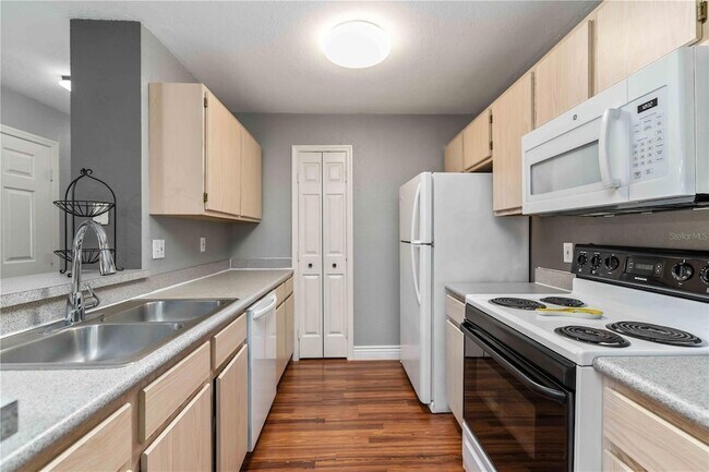 Building Photo - 7428 Vista Way