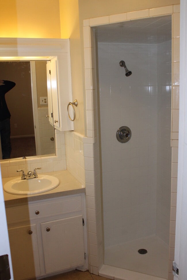 Building Photo - Available February. Large game room in back w/ electricity