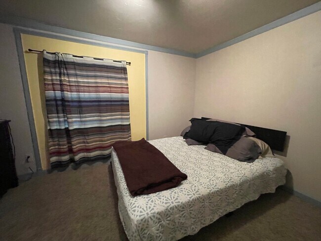 Building Photo - Charming 3 Bed 3 Bath Home - Available Aug...