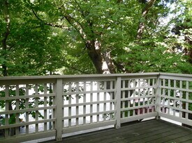 Building Photo - 2701 Oak Rd