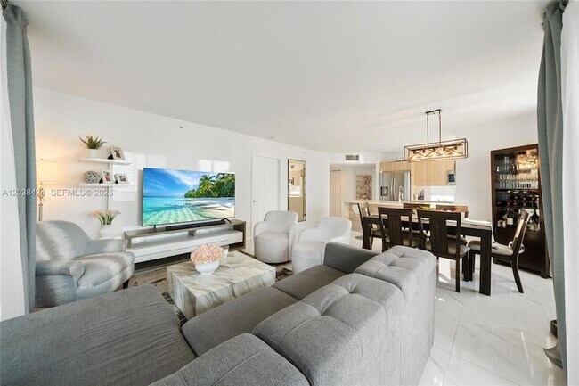 Building Photo - 1155 Brickell Bay Dr