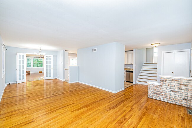 Building Photo - 1767 E Cree Ln