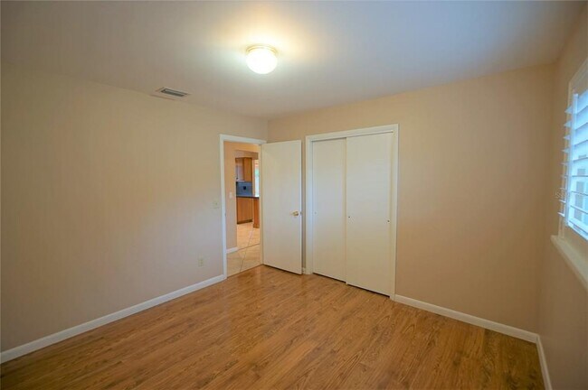 Building Photo - 3306 Lacewood Rd