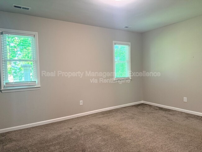 Building Photo - 2922 Glenridge Dr