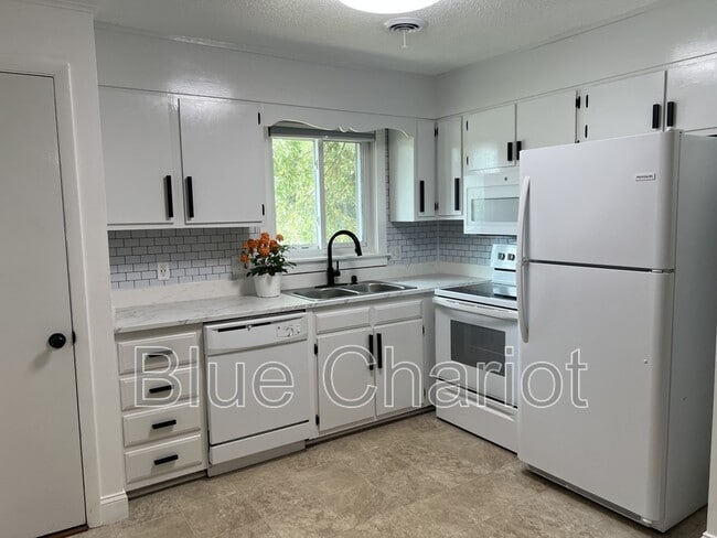 Building Photo - 4100 Pittsford Rd