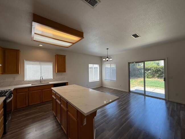 Building Photo - 4-bedroom two story home in Sylvan School ...