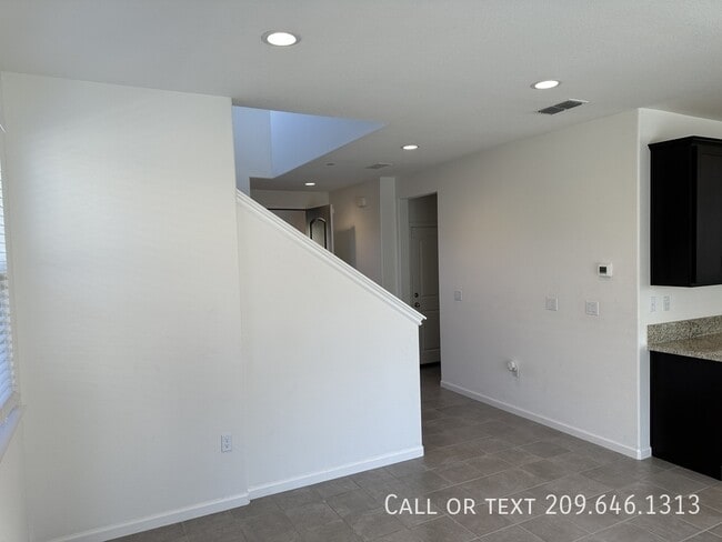 Building Photo - 17624 Monroe Dr