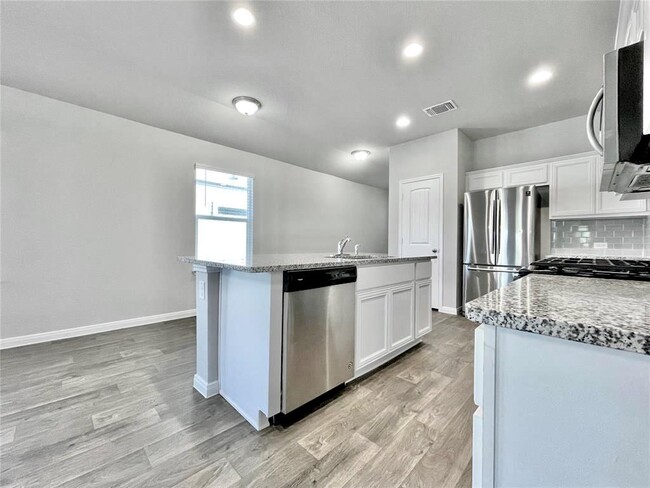 Building Photo - 14105 Macquarie Dr