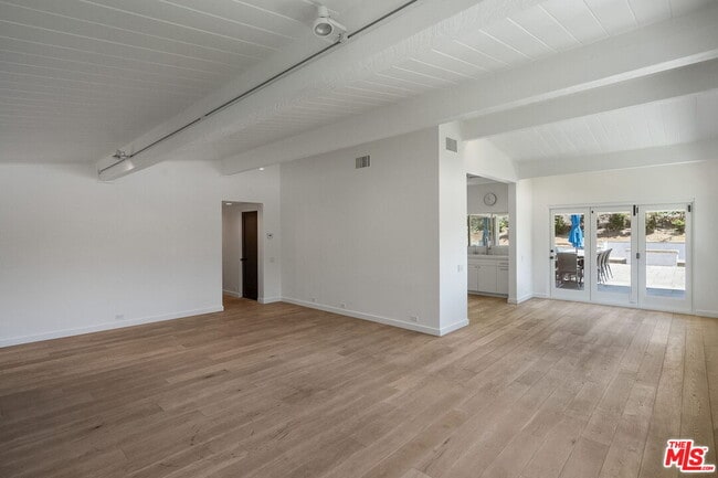 Building Photo - 1300 Bienveneda Ave