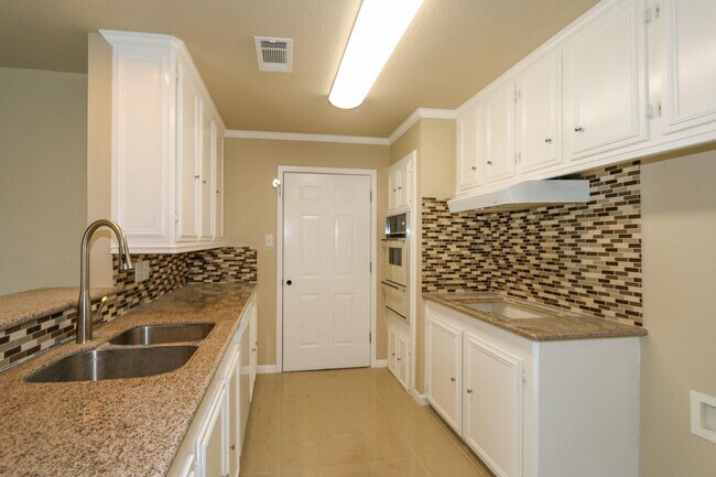 Building Photo - 7626 Troulon Dr