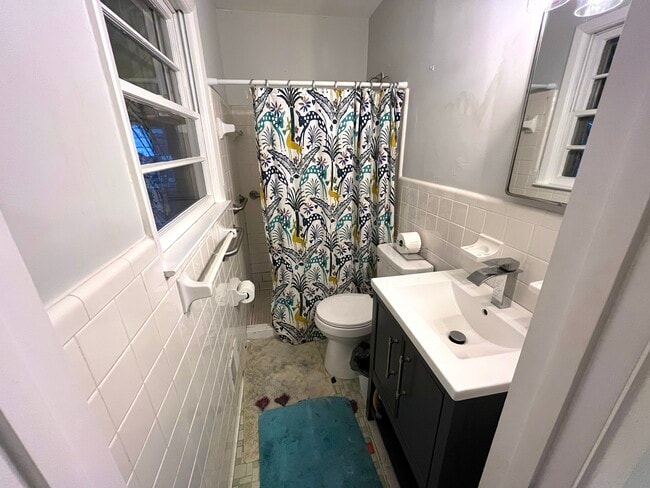 Building Photo - 5923 Murray Dr