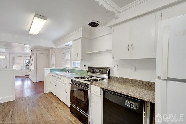 Building Photo - 23 Comstock St