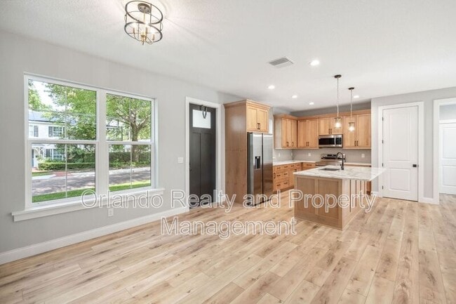 Building Photo - 444 Delaney Park Dr