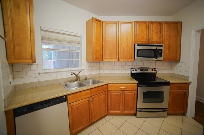 Building Photo - 2400 Tippecanoe Ridge