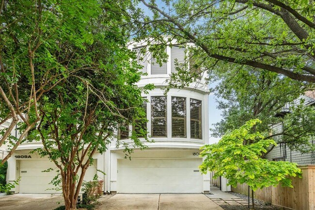 Building Photo - 1809 Woodhead St