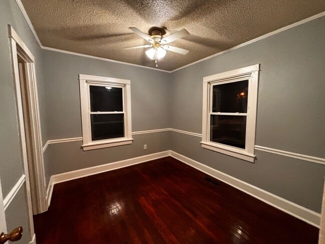 Building Photo - Ready for a family
