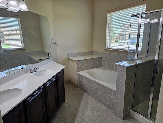 Building Photo - 4012 Eaton Park Dr