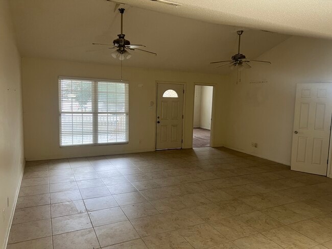 Building Photo - 5 Rivermist Ln