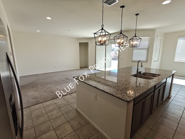 Building Photo - 5525 W Lazy Farm Dr