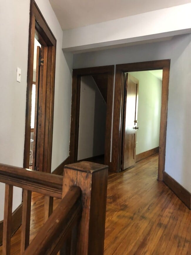 Building Photo - 811 W Adams Rd