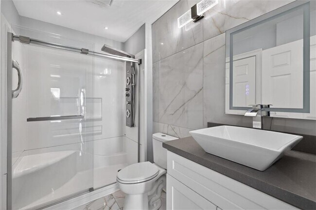 Building Photo - 1074 Peachtree Walk NE