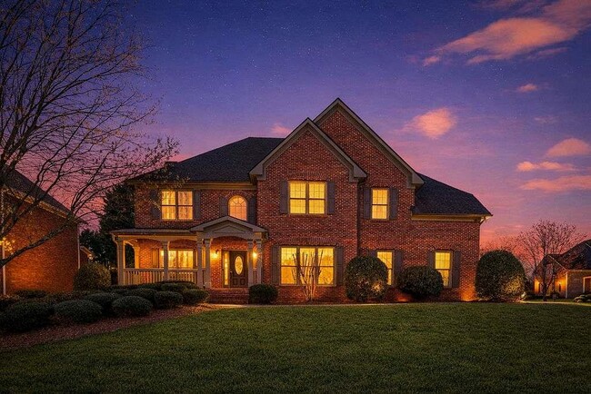 Building Photo - 1200 Cresthaven Ln NW