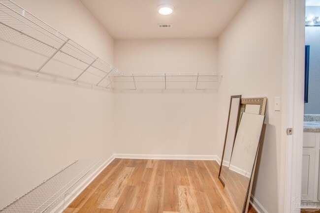 Building Photo - 4668 Red Oak Dr