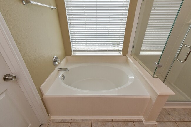 Building Photo - 11911 Brantley Haven Dr