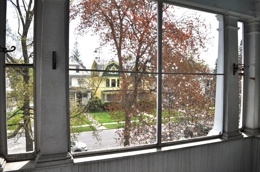 Building Photo - 44 N Pine Ave