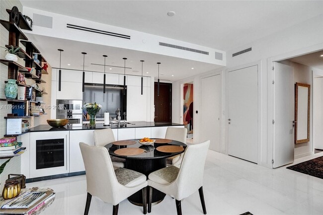 Building Photo - 300 Biscayne Blvd Way