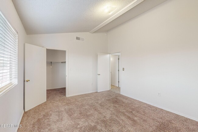 Building Photo - 3519 Oasis Dr