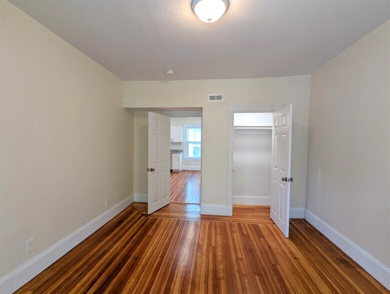 Building Photo - 8 Lowell Cir