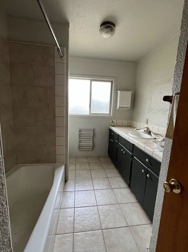 Building Photo - Gated Country Home for rent