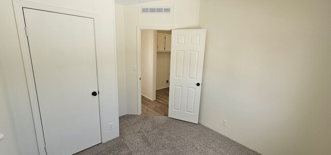 Building Photo - Fully Renovated 3Bd/2Ba Home in River Rock Fenced Yard Pet Friendly