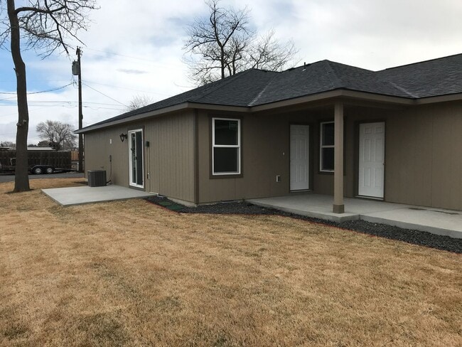 Building Photo - December Rent FREE w/ 12m Lease! Newer Construction Duplex!!