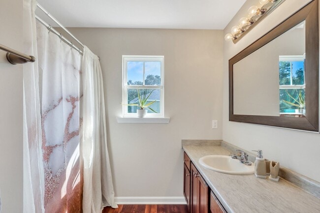 Building Photo - AVAILABLE NOW! (Pet Friendly)