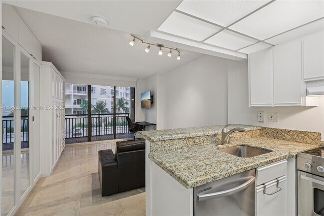 Building Photo - 540 Brickell Key Dr