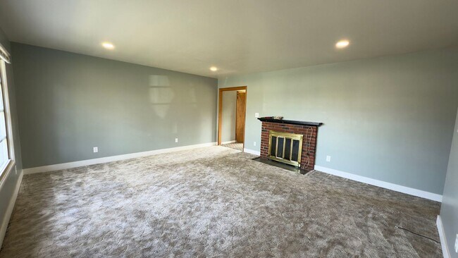 Building Photo - 1255 Avenue A