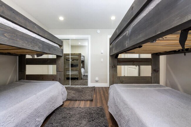 Building Photo - 290 Broken Lance Dr