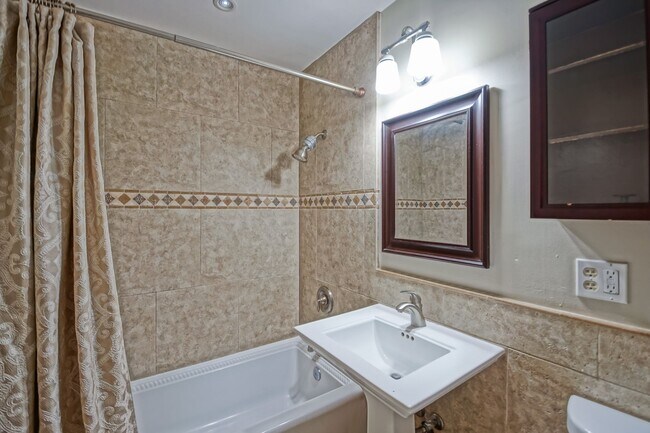 Building Photo - 1x 3906-3908