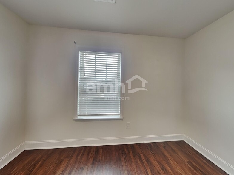 Building Photo - 574 Chantry Ln