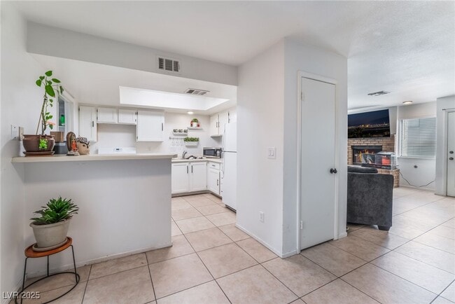 Building Photo - 2692 Matogroso Ln