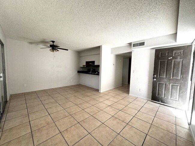 Building Photo - $500 Move In Special!2-bedroom, 1-bath apartment in Mesa, AZ