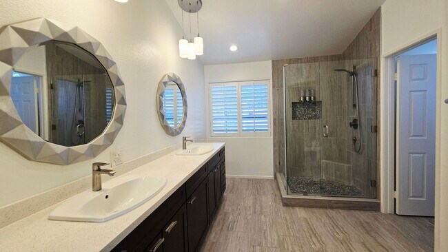 Building Photo - Charming 3-Bedroom Home in Prime Irvine Lo...