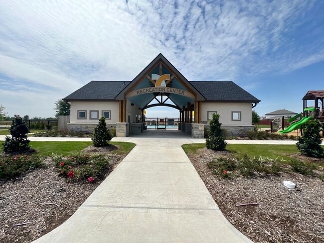 Building Photo - 23303 Happy Mdw Ln