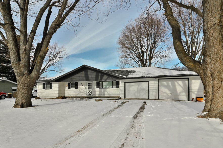 Building Photo - 1828 Juniper Ln