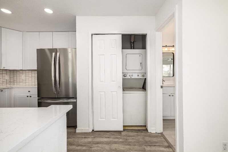 Building Photo - 8500 E Jefferson Ave