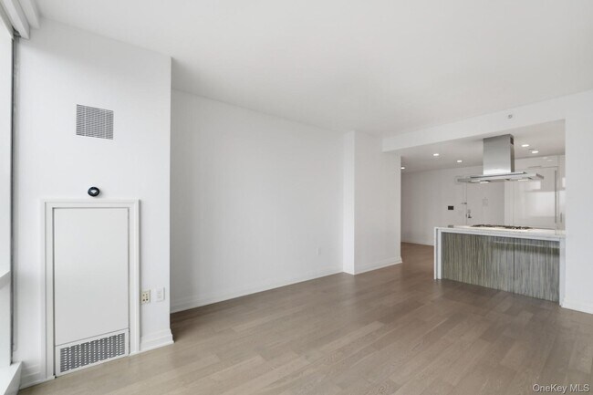 Building Photo - 460 W 42nd St